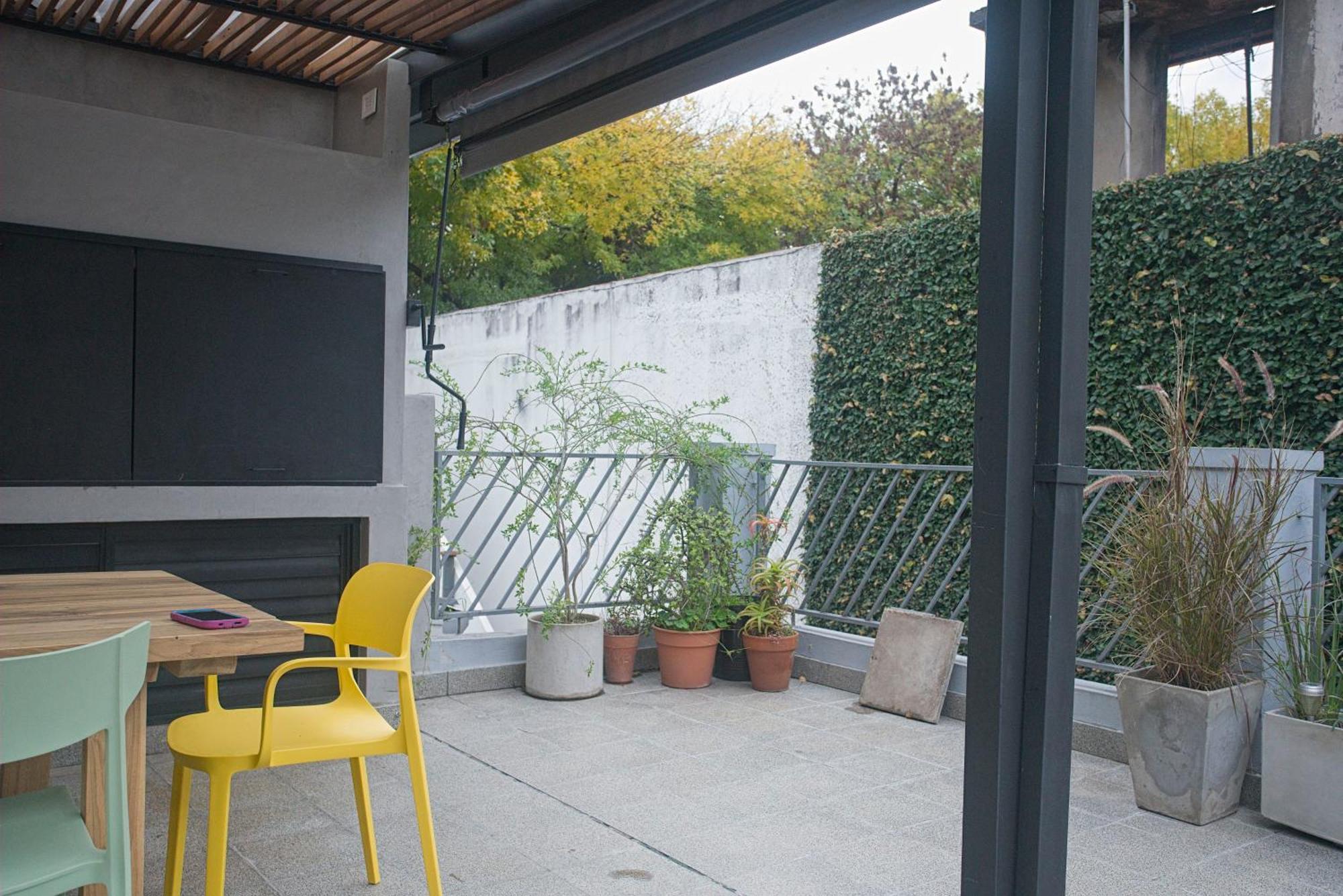 Apartment Filled With Rooftop Bbq *