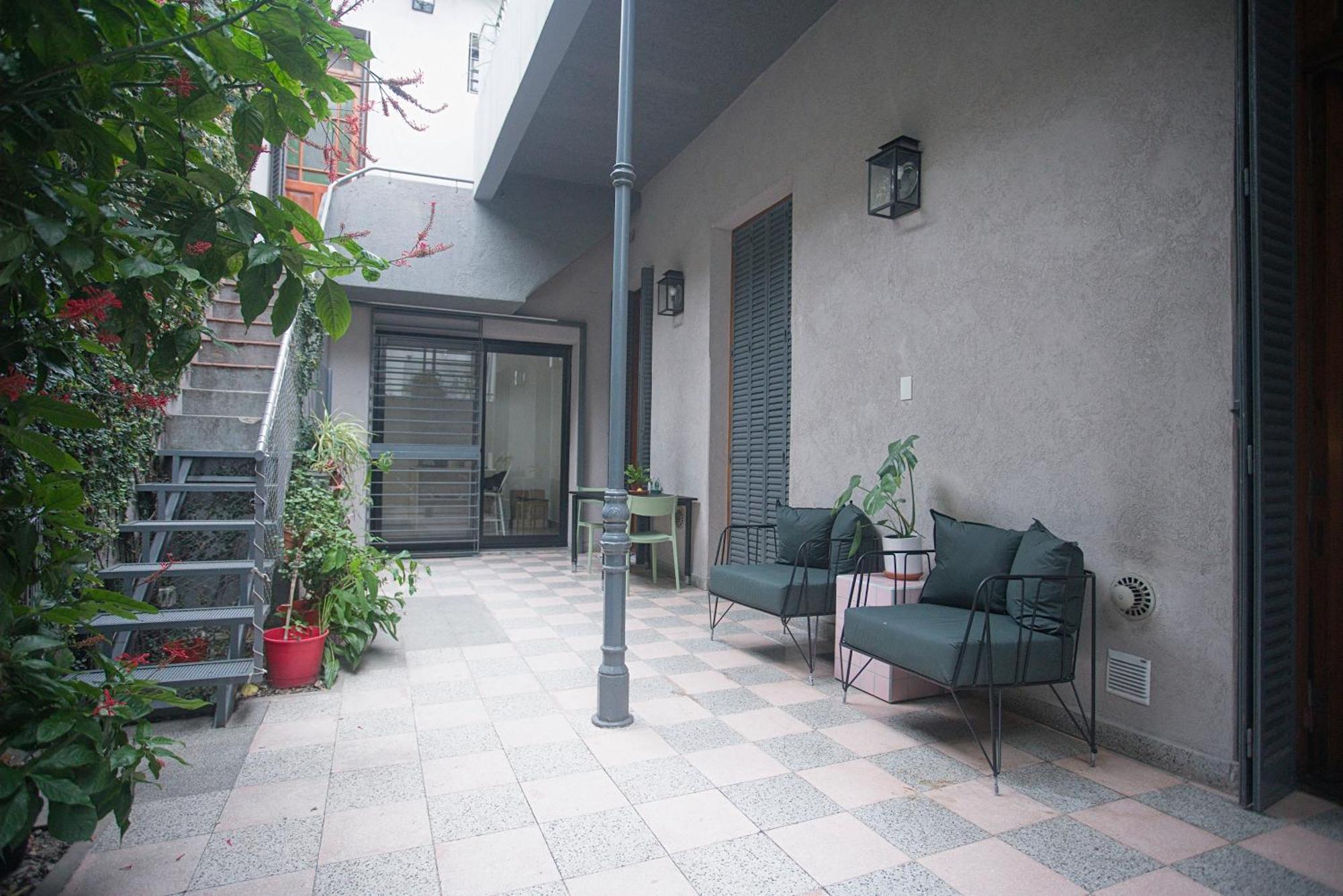 Apartment Filled With Rooftop Bbq *